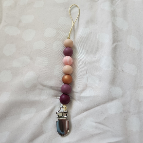 NWOT Silicone Baby Pacifier Clips and Teether - Picture 2 of 4
